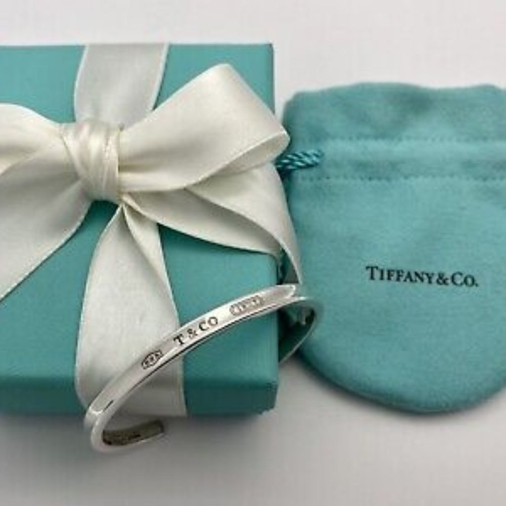🌟🌸2xHOST PICK 🌟🌸 NWOT Authentic Tiffany & Co 925 Silver Narrow Cuff Bracelet